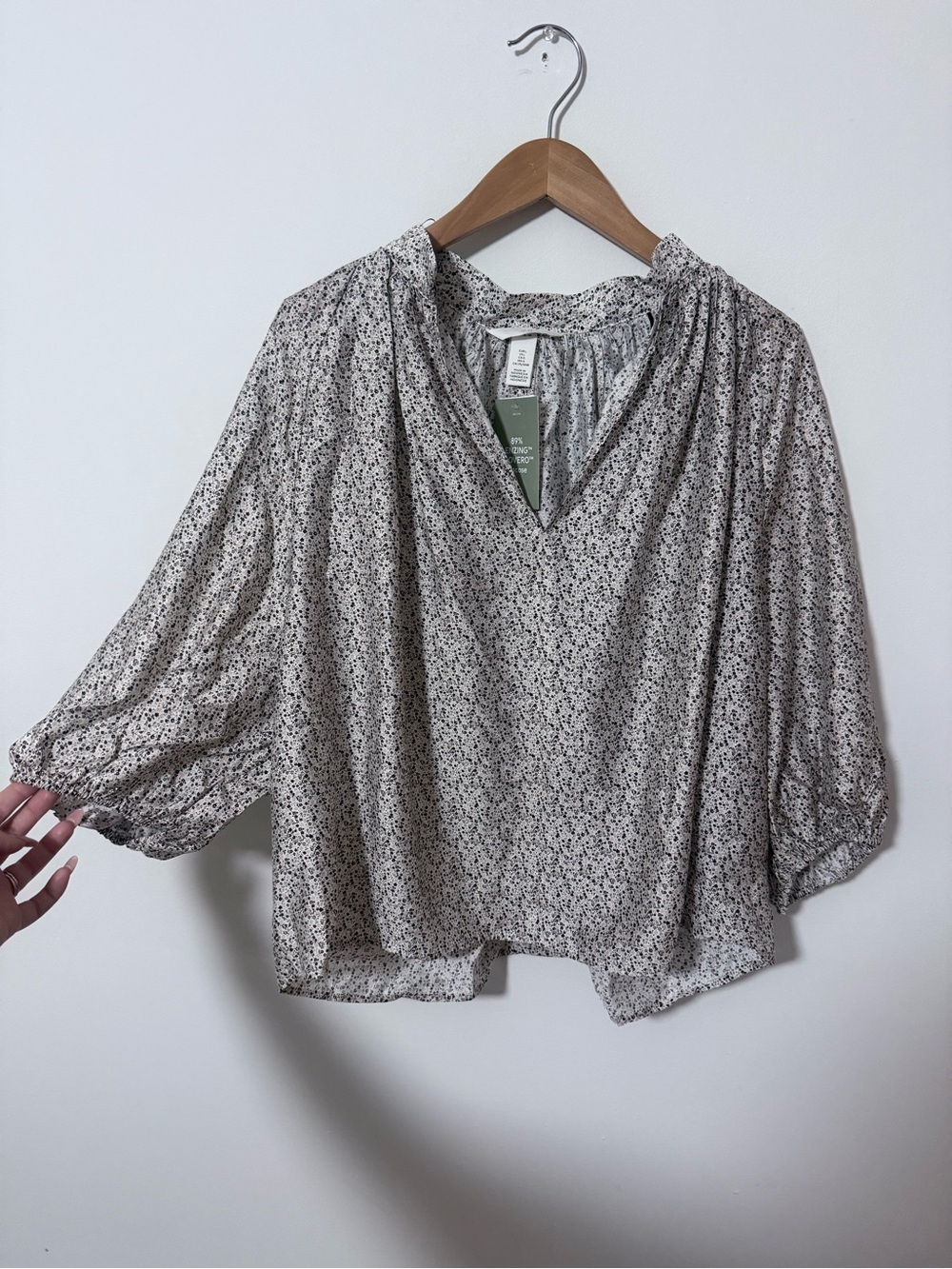 H&M White and Black floral V-Neck Peasant Blouse